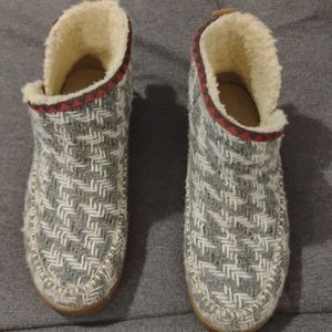 Sanuk boots